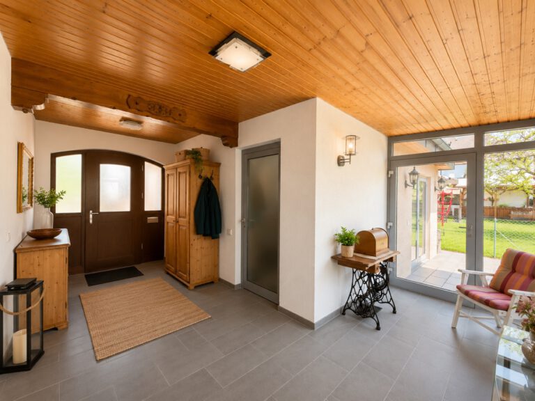 Einfamilienhaus Balingen (KI-AX343) – Überdachter Empfang