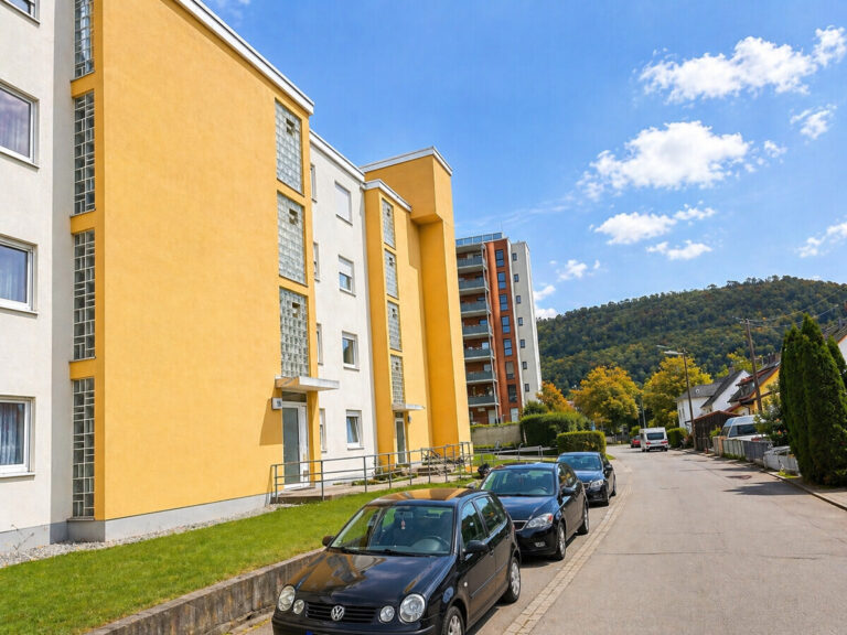 Kapitalanlage oder Eigennutzung: 2,5-Zimmer mit Balkon & Stellplatz